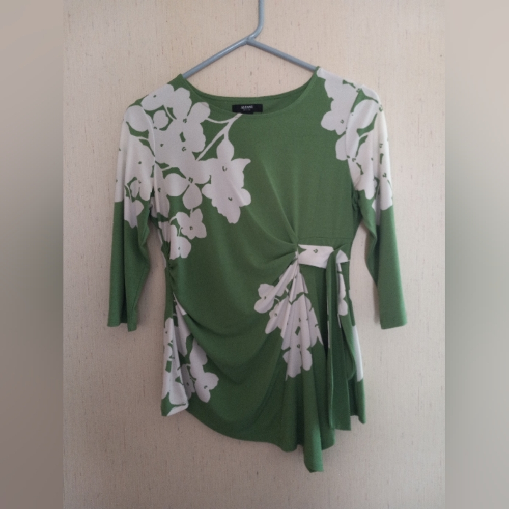 Green Floral Women's Top size small